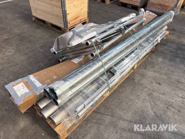 Blandet lot rullestillads, rør, tagrender, stålbordplade