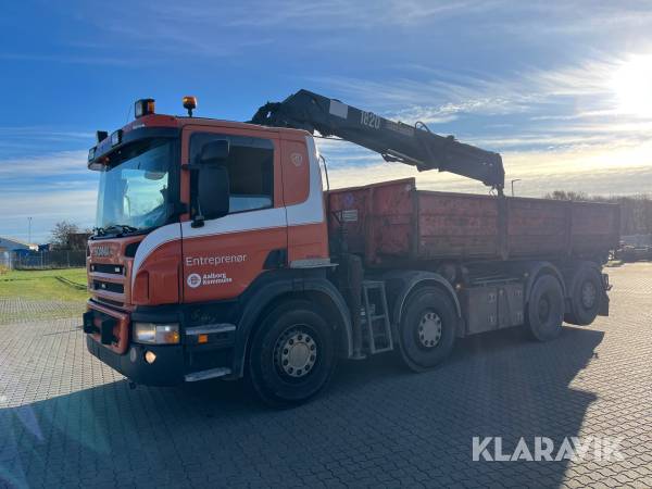 Lastbil Scania P380 med kran og lad 