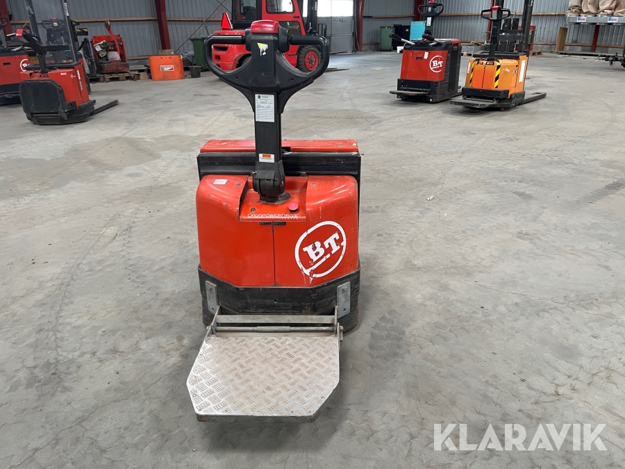 El pallevogn BT W 20 med lange gafler