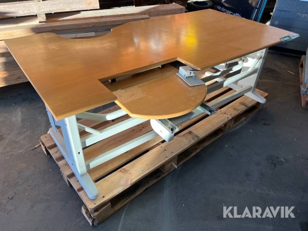 Kontormøbler Bord og skabe