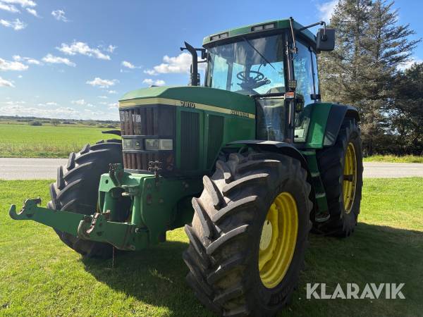 Traktor John Deere 7810