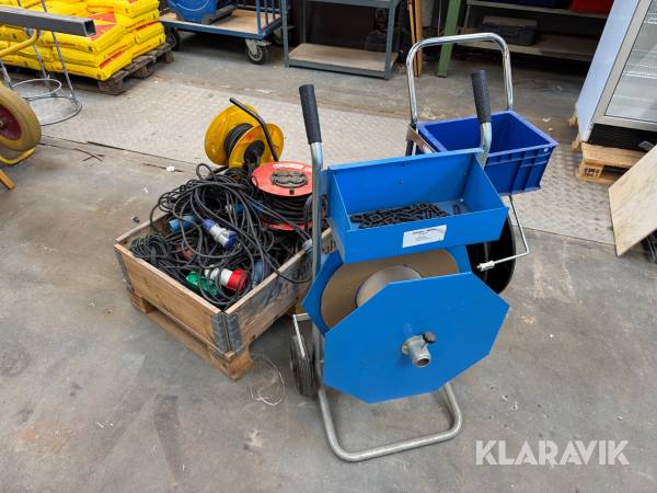 Diverse kabler og oprullere