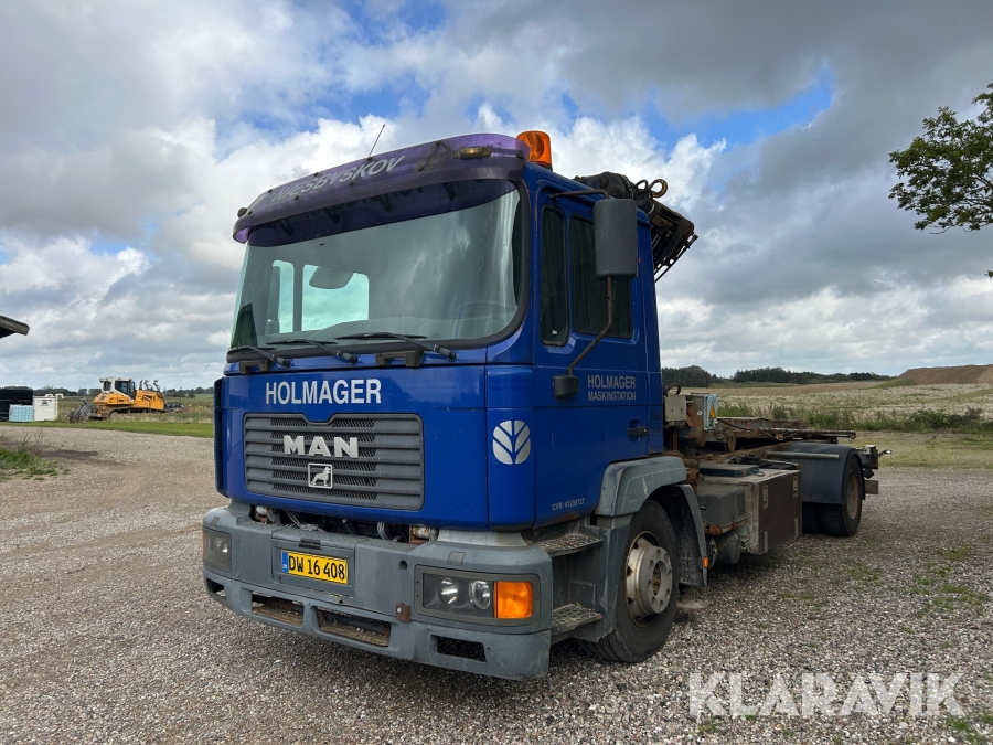 Lastbil Man 14.224 med kran og wiretræk