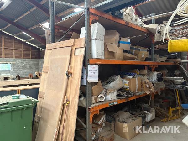 Pallereol med blandet byggematerialer