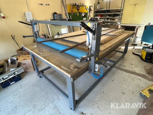 Skærebord og kompressor