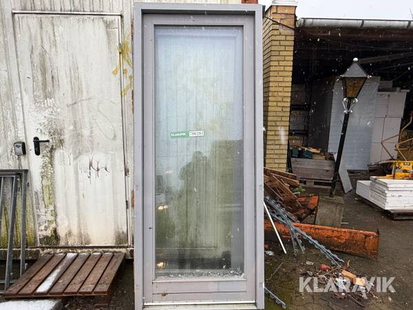 Tressedøre og gelænder 2 styks af hver.