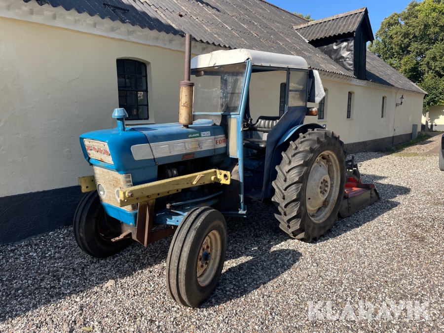 Veteran traktor Ford 3000 med Rotorklipper
