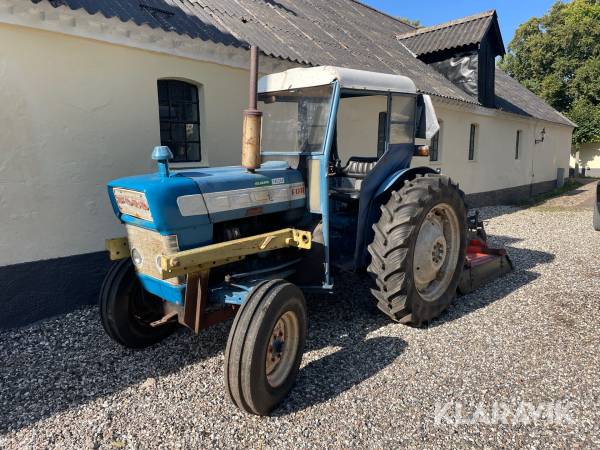 Veteran traktor Ford 3000 med Rotorklipper