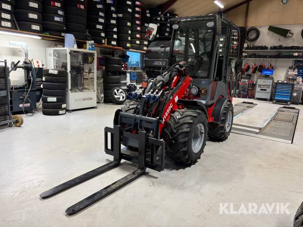 Minilæsser Bernards W1650C med skovl og gafler