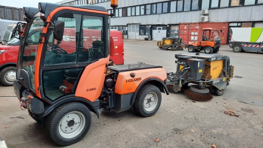 Redskabsbærer med feje/sug