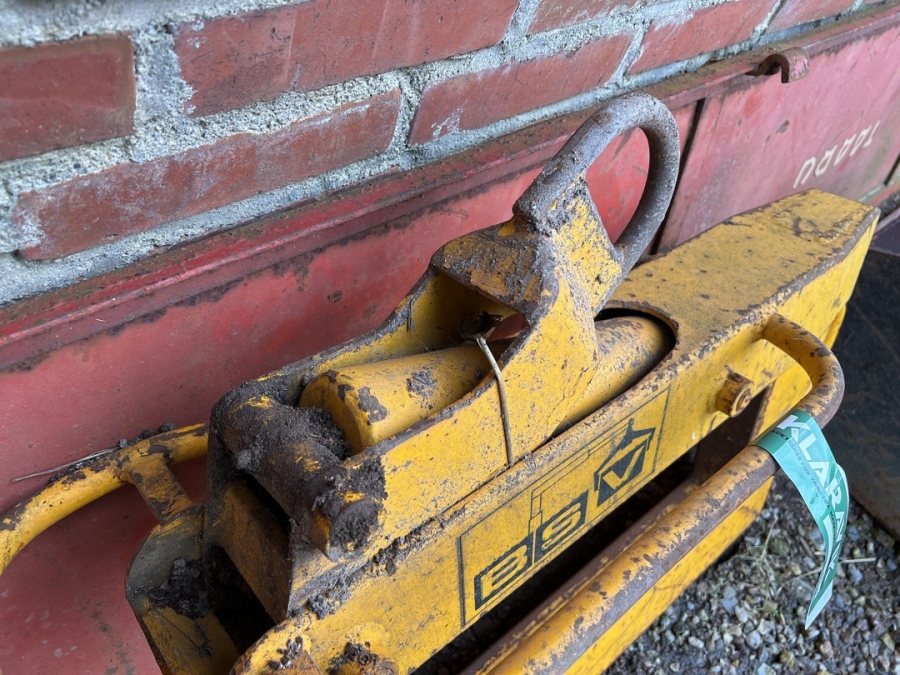 Klaravik Auktioner | Løfte øje