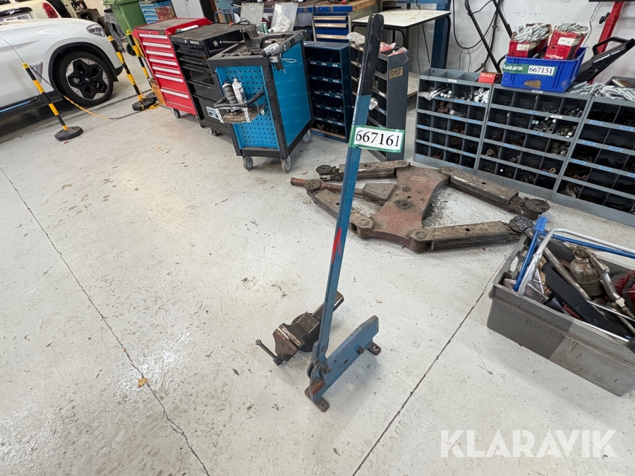 Pladesaks og skruetvinge