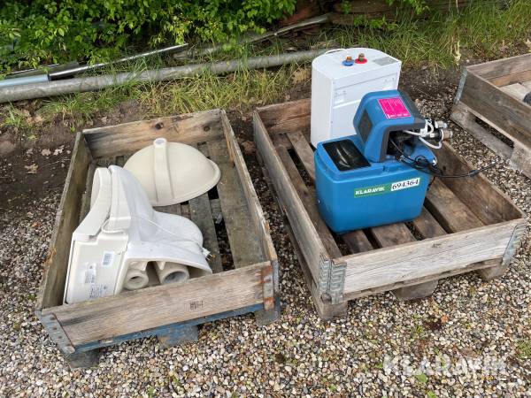 Blandet lot vandvarmer vask og toilet