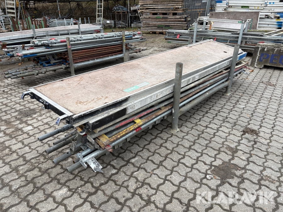 Assorteret stillads udstyr