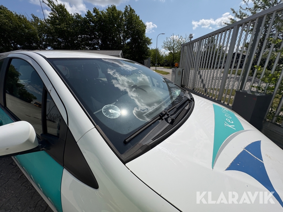 Varebil Toyota Yaris Van 1.4 D-4D