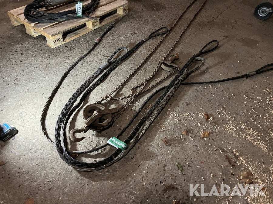 Kædetalje med stålstropper