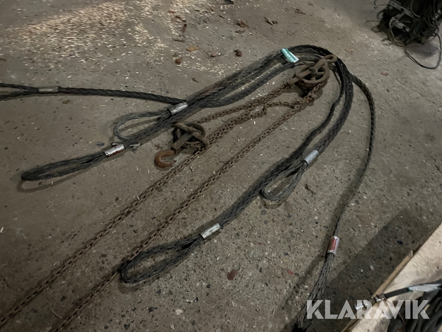 Kædetalje med stålstropper