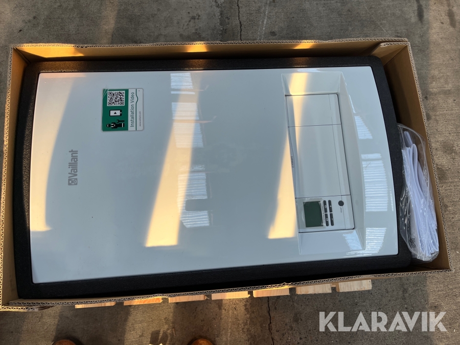 Lot - varmepumpe indeenhed, trykekspansionsbeholder, varmeventilator og