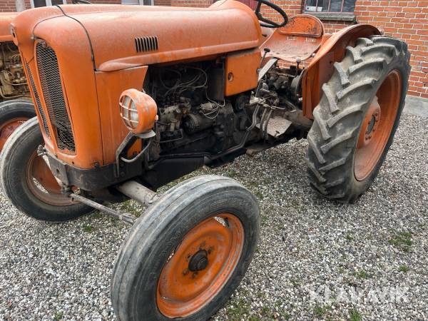 Traktor Fiat 411 4 cylinder Diesel