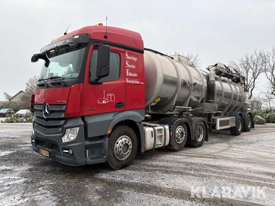 Lastbil Mercedes-Benz Actros med gylletrailer