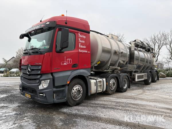 Lastbil Mercedes-Benz Actros med gylletrailer