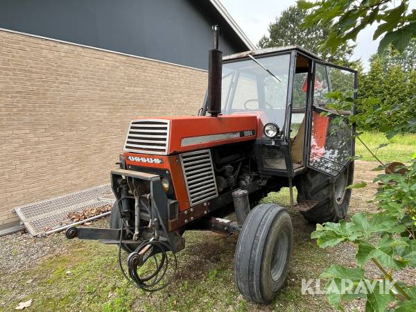 Traktor Ursus C-385 med frontlift