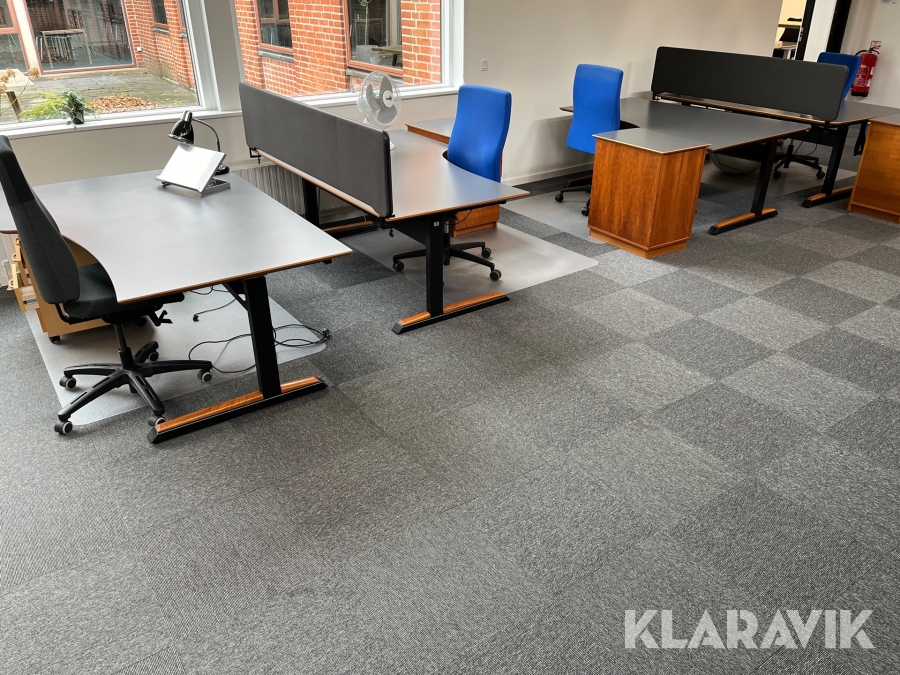 Kontor møbler 4 sæt  med stole