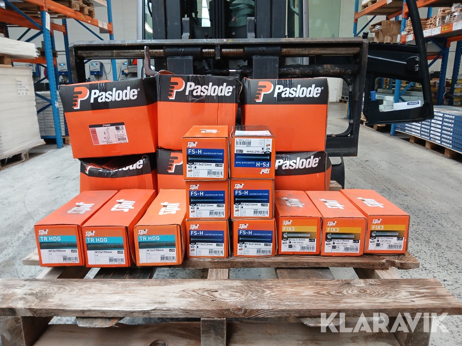 Befæstigelse 1 Lot beslag + div skruer/bolte