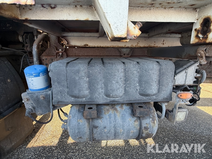 Renault lastbil – med skiftelad, lift og container Renault Midlum