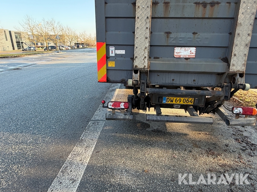 Renault lastbil – med skiftelad, lift og container Renault Midlum