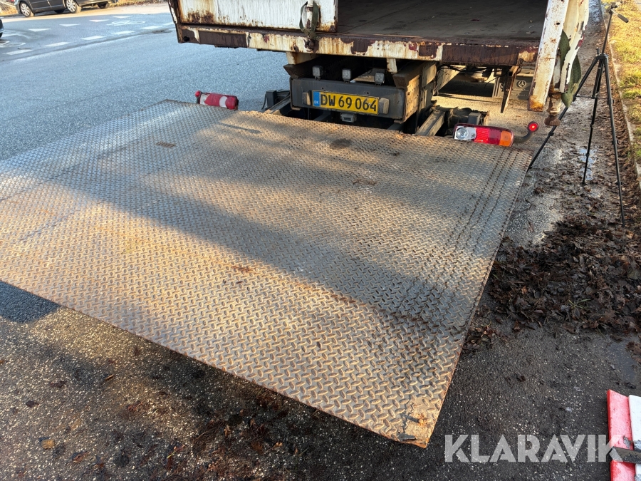 Renault lastbil – med skiftelad, lift og container Renault Midlum
