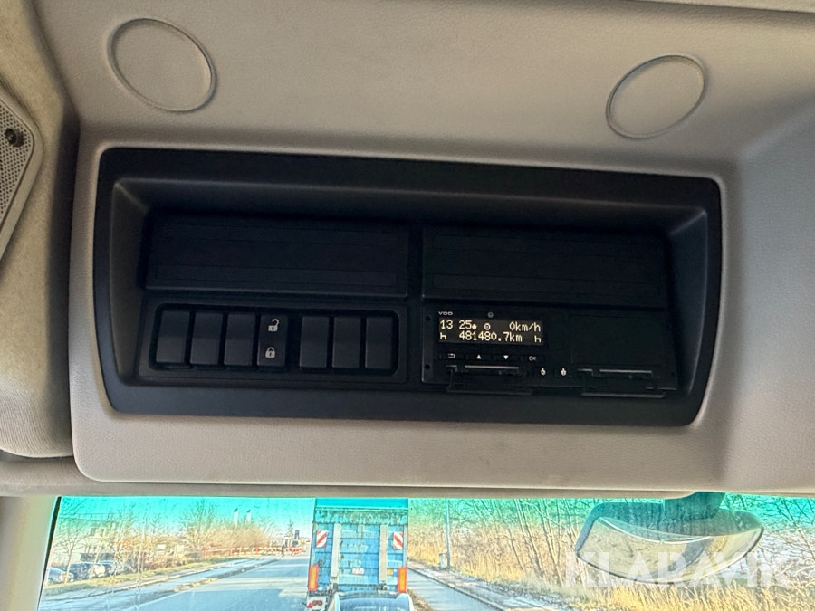 Renault lastbil – med skiftelad, lift og container Renault Midlum