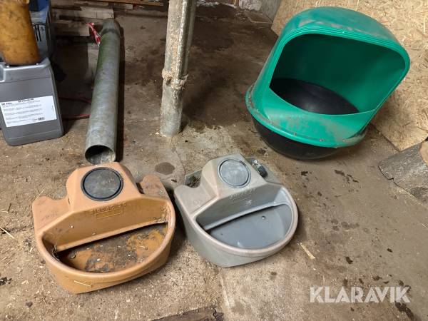 Mineralbeholder og vandtrug