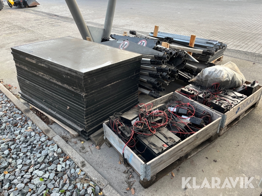 Solcellestationer til Robotplæneklipper 30 paneler - 10 batteripakker