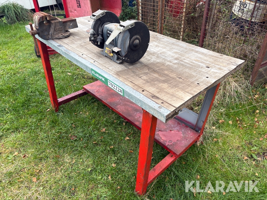 Arbejdsbord med skruestik og bænksliber