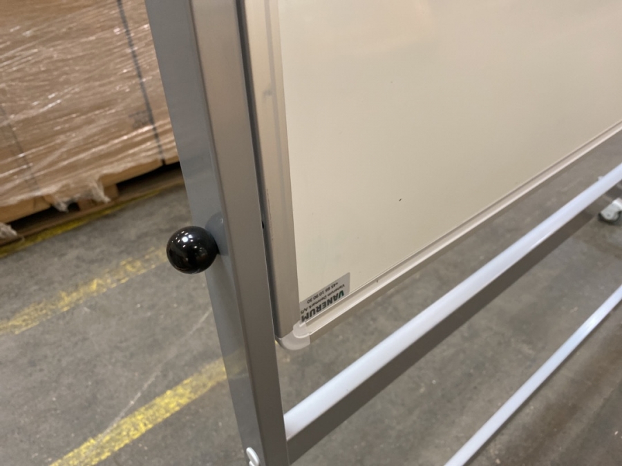 Whiteboard på stativ