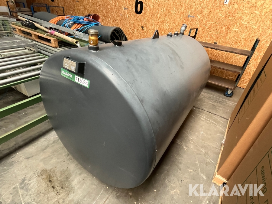 Tank KN Smede- og Beholderfabrik C5A 2500 liter