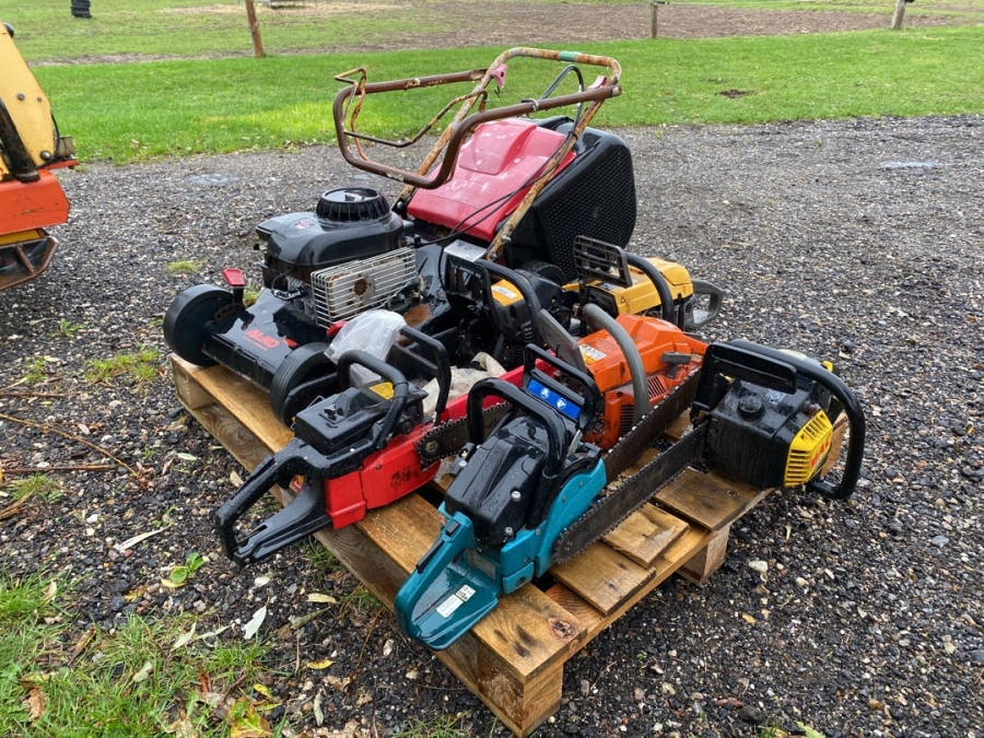 528897 Kædesave og Græsklipper