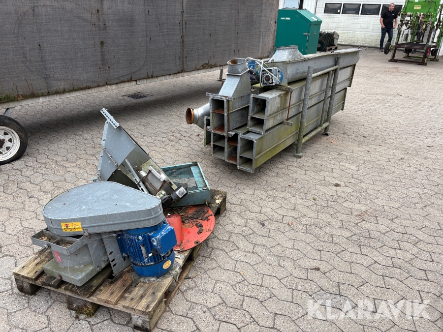 Parti med kornsnegle med elevator