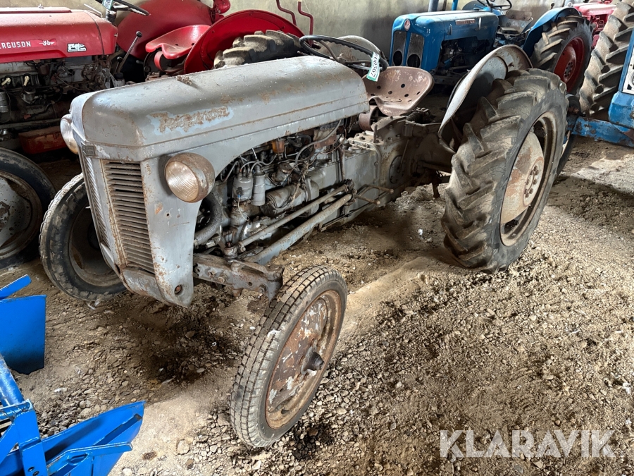 Veterantraktor Ferguson 26