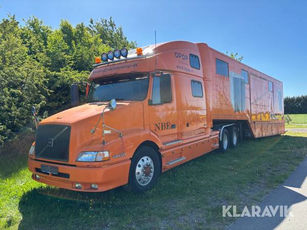Lang snudet trækker + hænger Volvo NH12