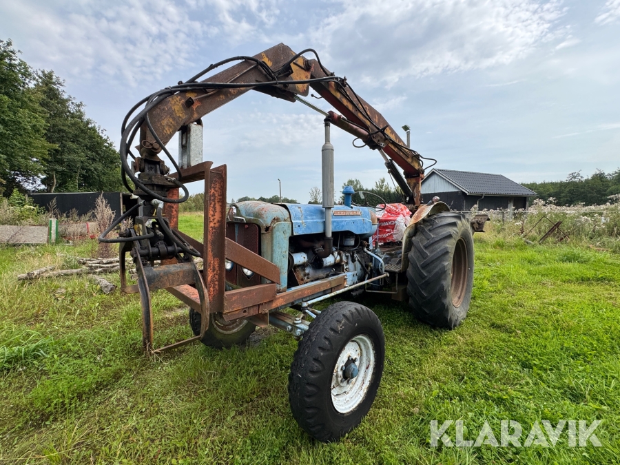 Traktor Fordson Super Major med kran