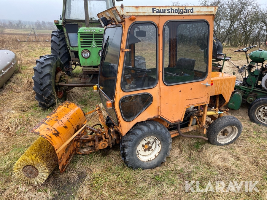 Traktor Gigant med kost 