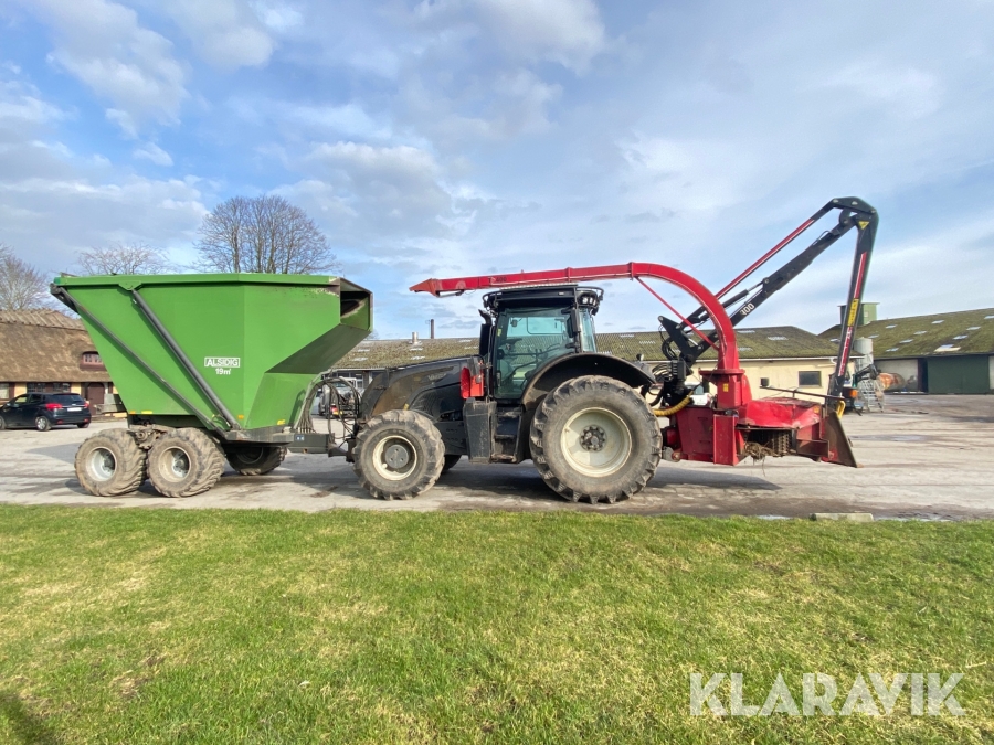 Skovtraktor Valtra S374  med flishugger og vogn TP 400 flishugger