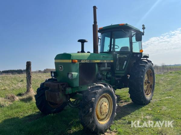 Traktor John Deere 4240