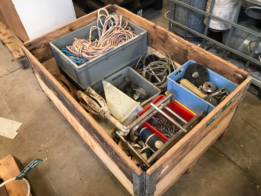 Parti med assorteret maritimt udstyr