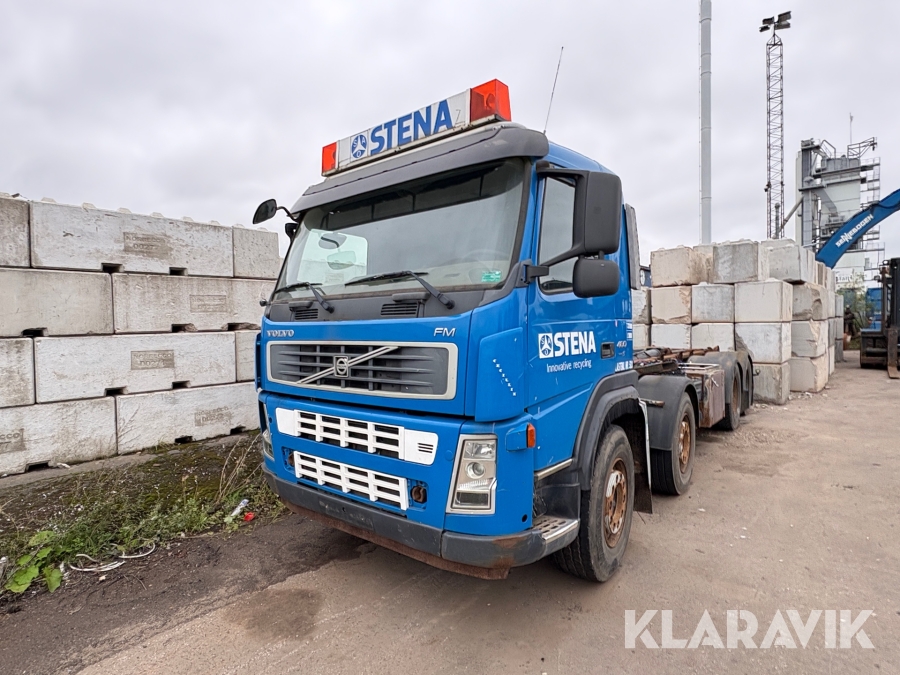 Lastbil Volvo FM480 8x2 med kroghejs