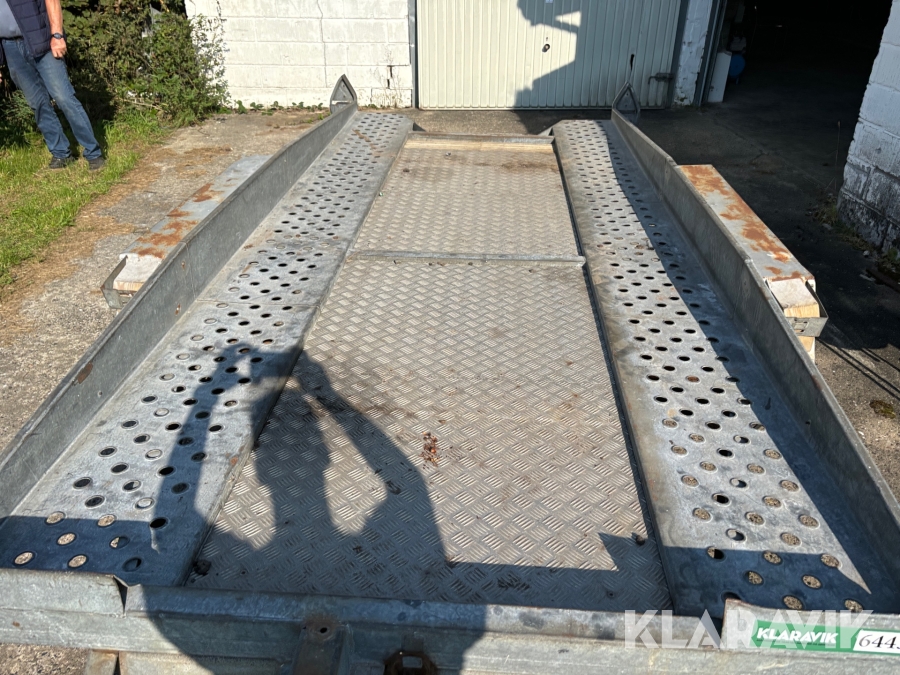 Maskintrailer med tip Brenderup 1503