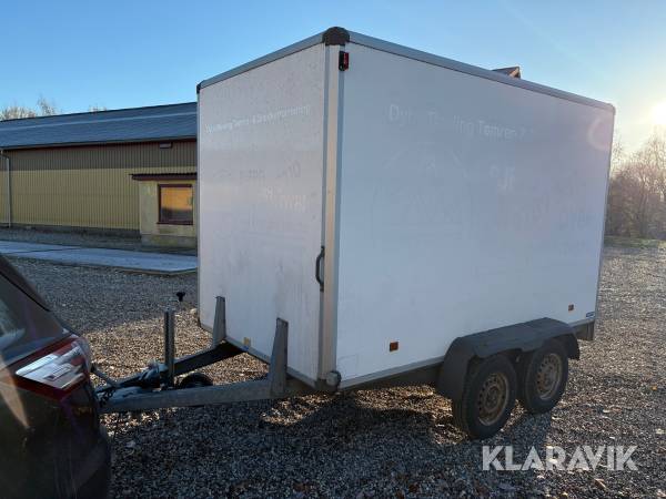 Lukket trailer Variant 2000 kg