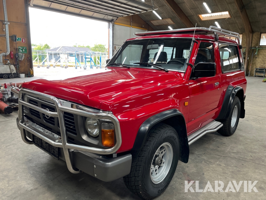 Bil Nissan Patrol 4x4 med bagsæder